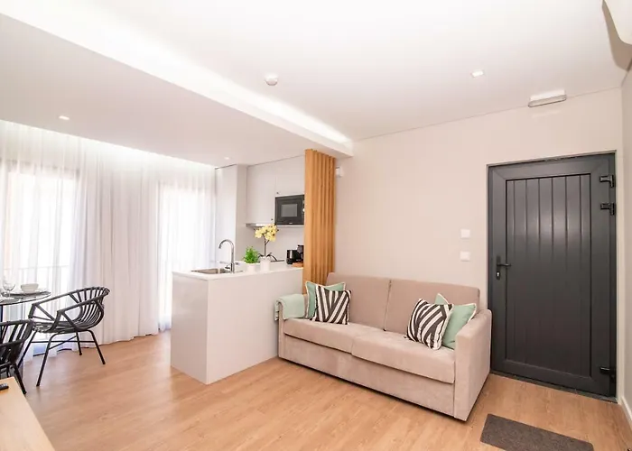 Esmeralda * 蓬塔德尔加达