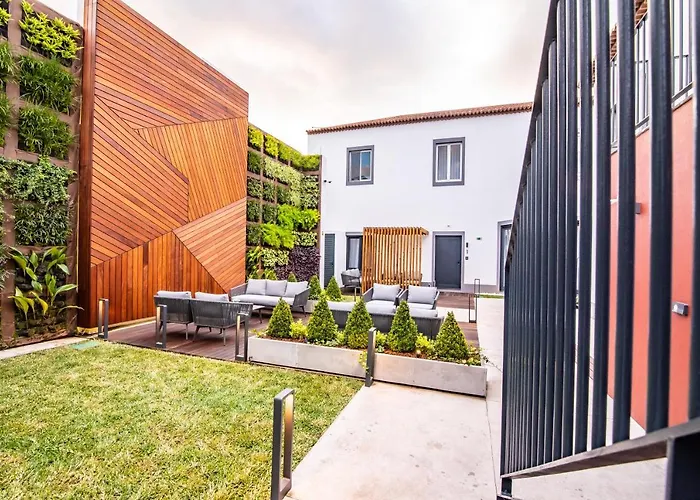 Esmeralda * Ponta Delgada (Sao Miguel)